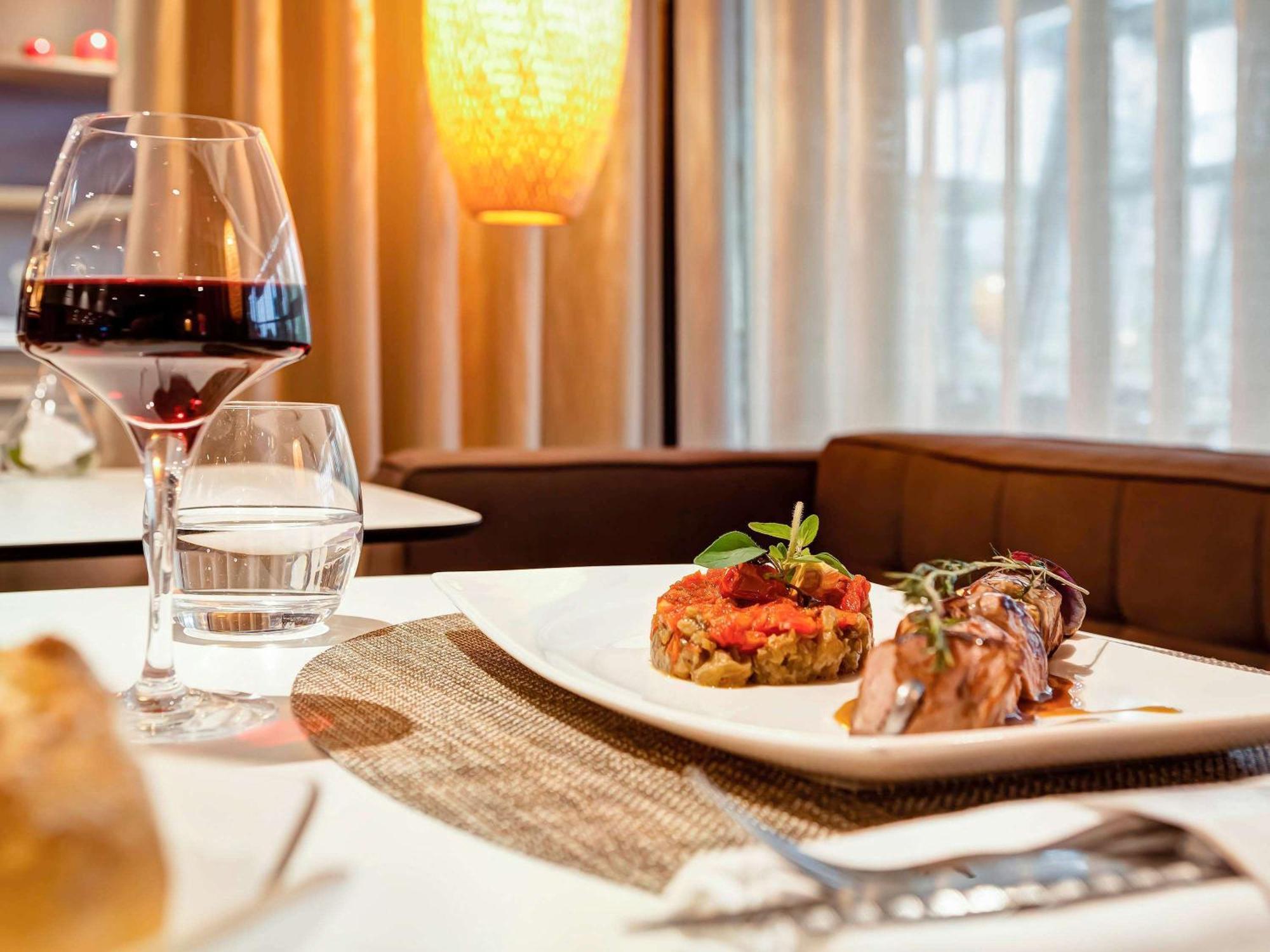 Mercure Lyon Charbonnieres Экстерьер фото
